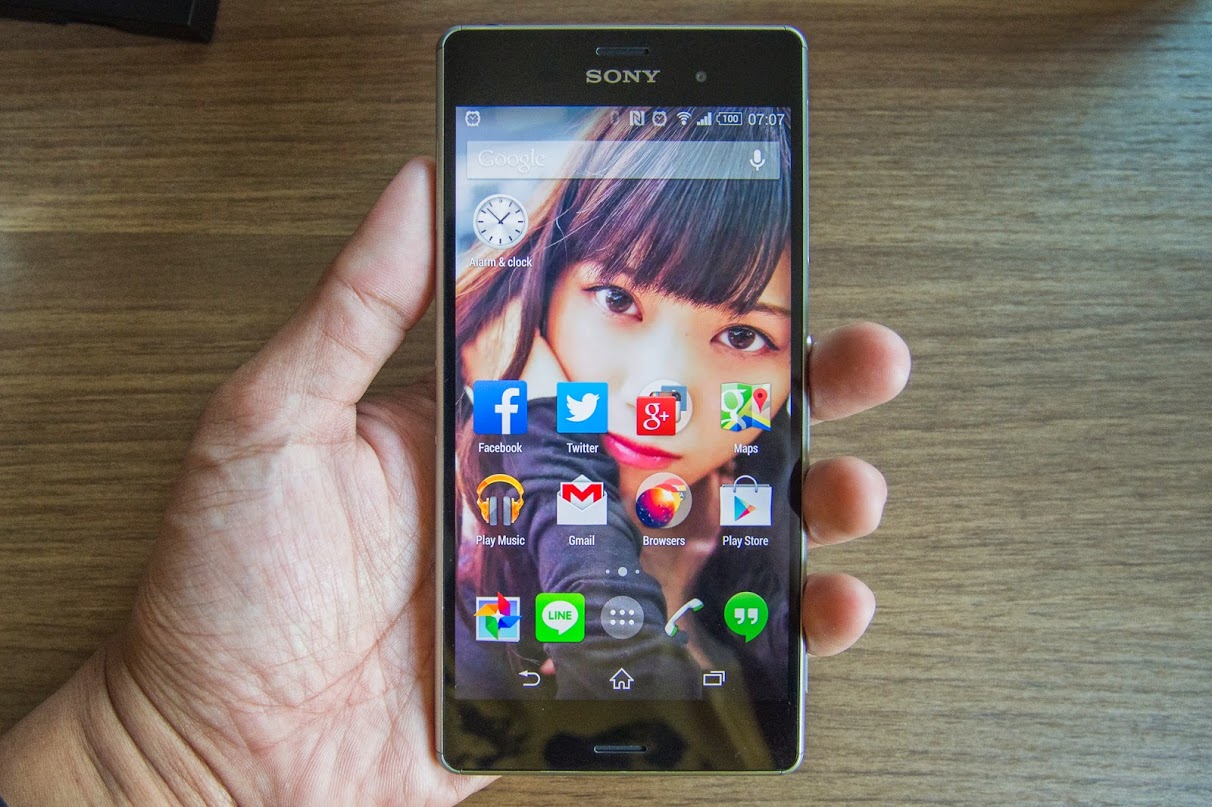 alt="Sony Xperia Z3 Design"