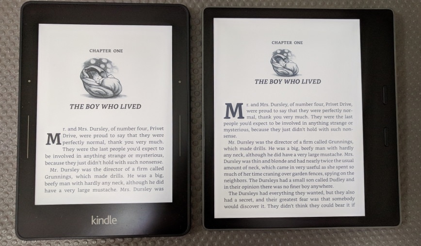 alt="ถ่ายคู่กับ KV (ซ้าย) Oasis 2 (ขวา) เปิดเอกสารเดียวกัน reading setting เดียวกัน, Bookerly font size 4/3, auto brightness off, brightness level 10/24"