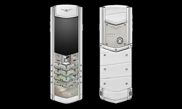 alt="Vertu Signature Mother of Pearl"