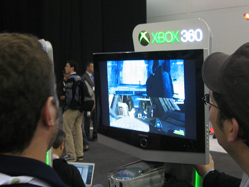 alt="XBox 360 with Halo 3"