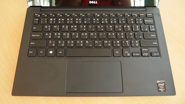 alt="Dell XPS 13"