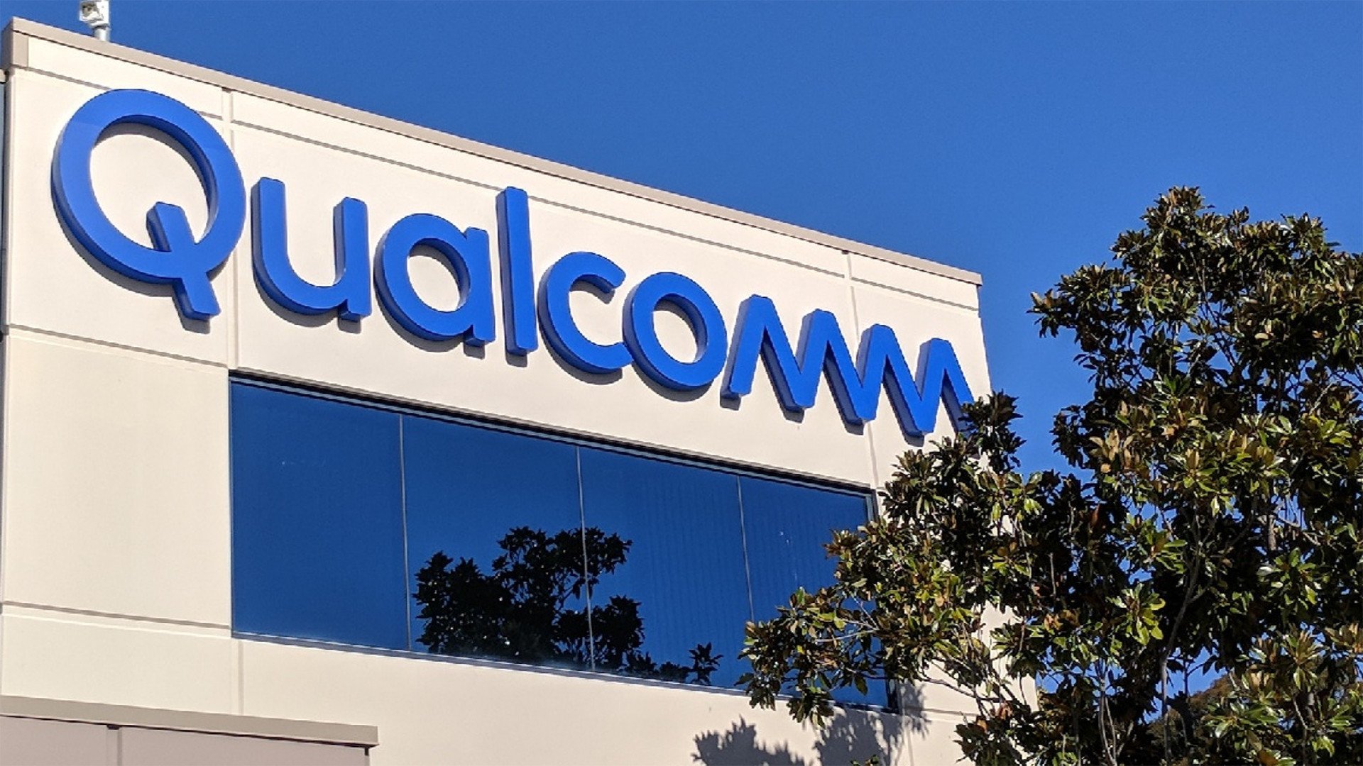 alt="Qualcomm"