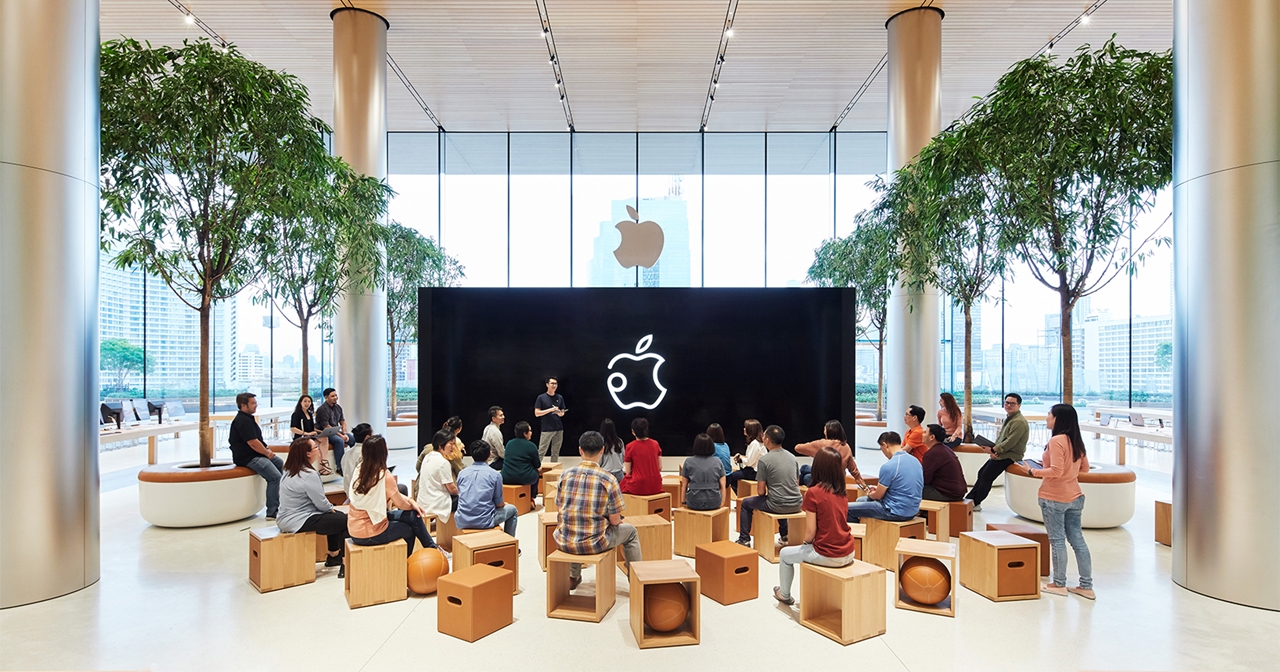 alt="Apple Store Iconsiam"