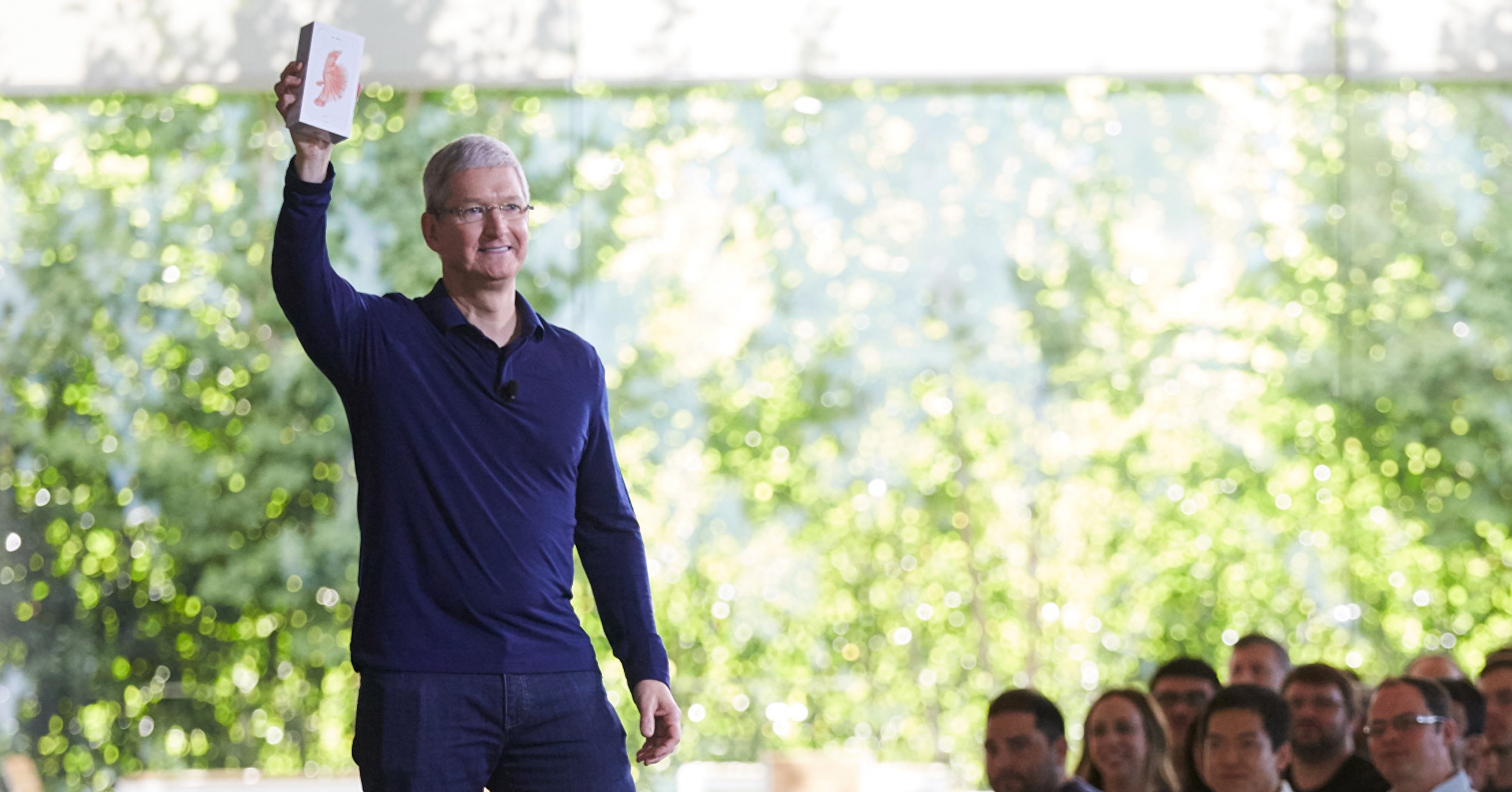 alt="Apple Tim Cook"