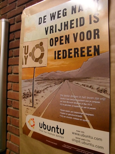 alt="Ubuntu Poster"