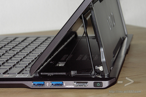 alt="Sony VAIO Duo 11"