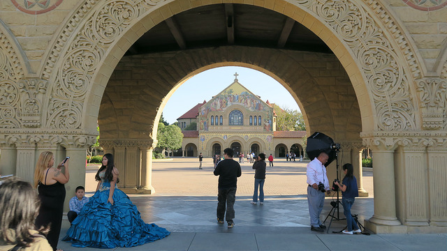 alt="Stanford University"