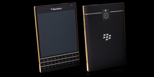 alt="blackberry_passport_gold_1"