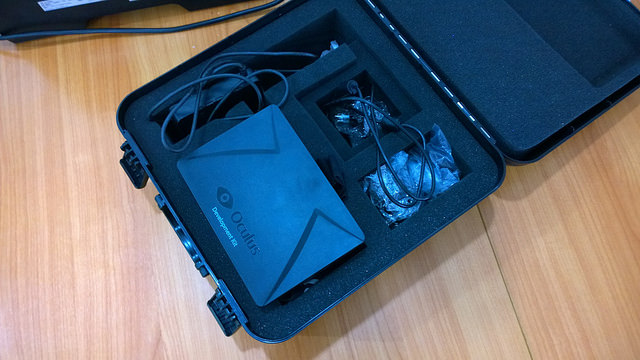 alt="Oculus Rift DK1"