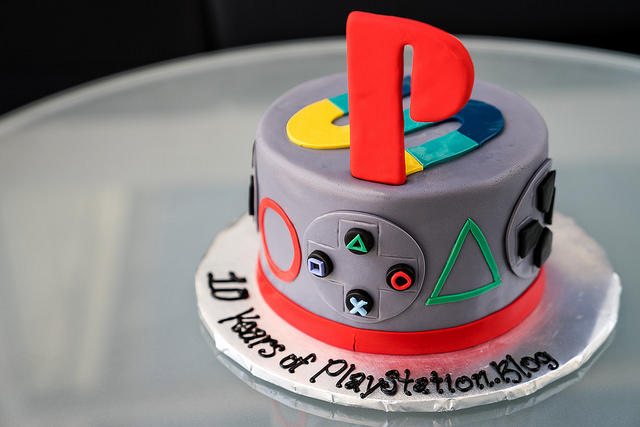 alt="PlayStation.Blog 10-Year Anniversary Cake"