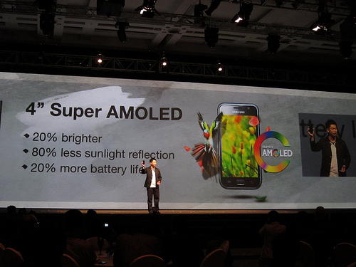 alt="Super AMOLED"