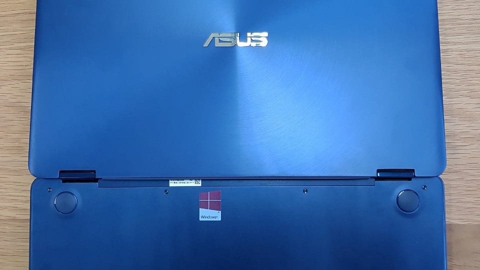 alt="Asus ZenBook Flip S"