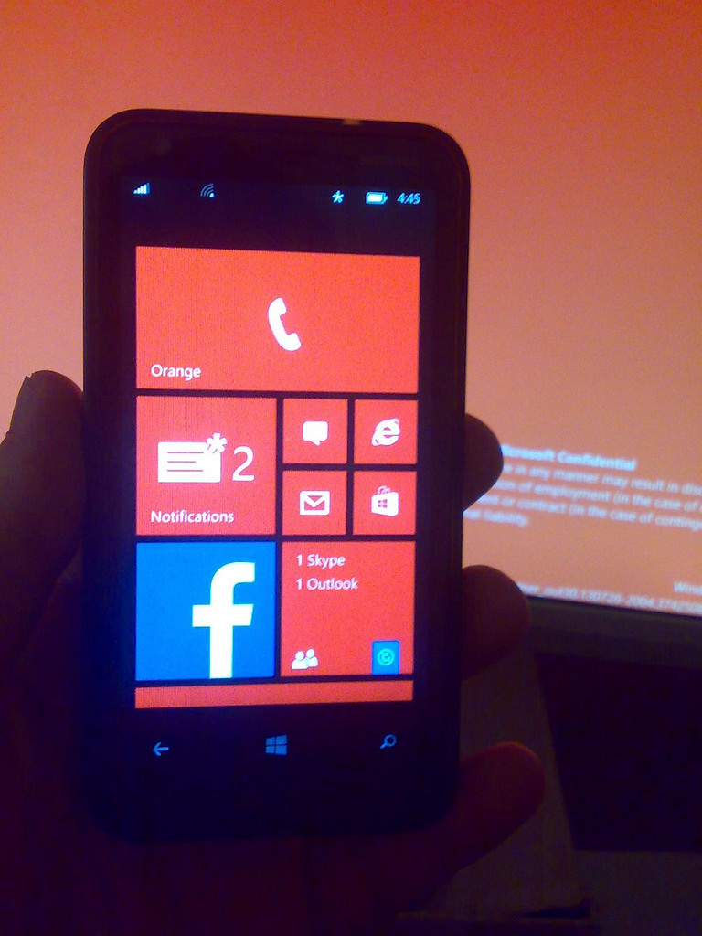 alt="Windows Phone Blue Leaked"