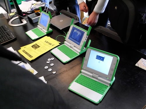 alt="OLPC XO"