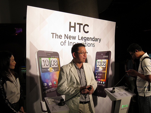 alt="HTC Legend and HTC HD Mini"