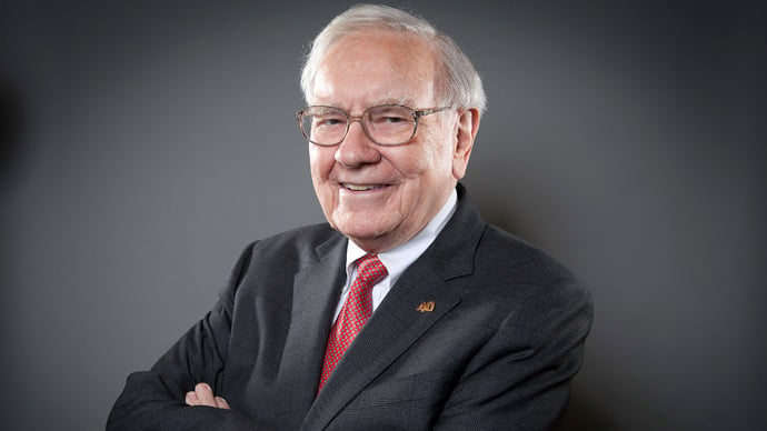 alt="Warren Buffett"