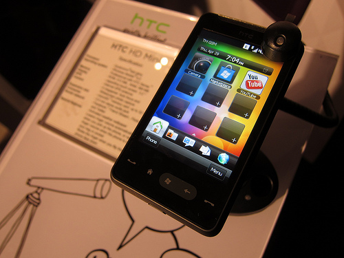 alt="HTC Legend and HTC HD Mini"