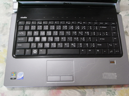 alt="Dell Studio 1535 keyboard"