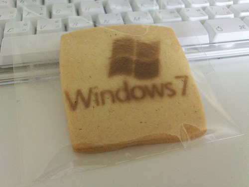 alt="Windows 7"
