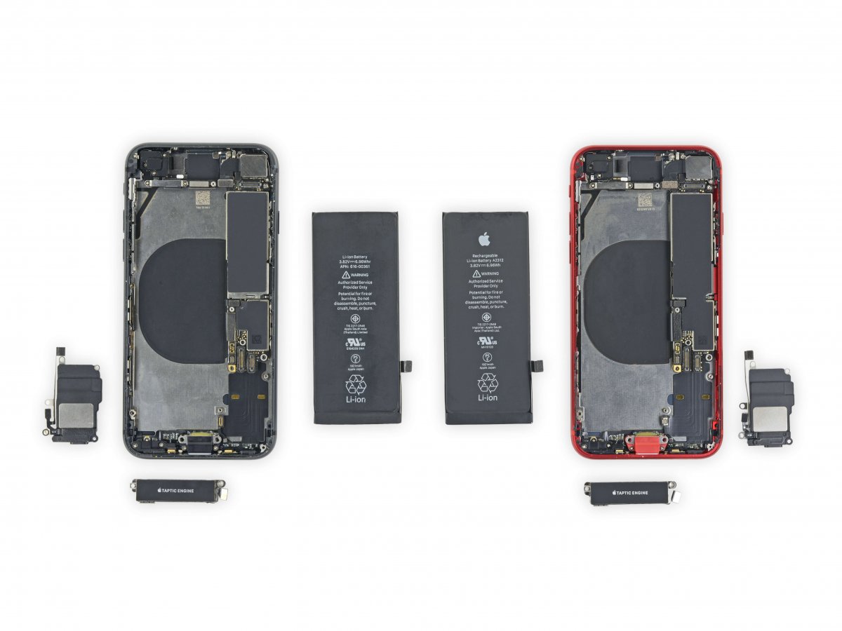 alt="iPhone SE vs iPhone 8"