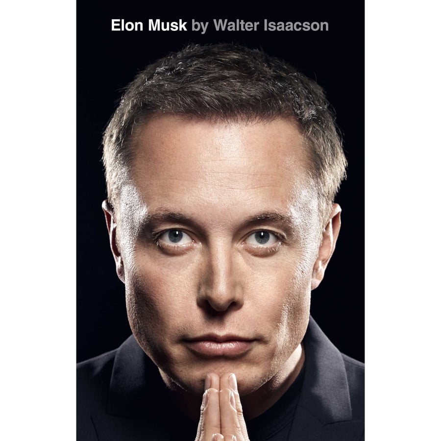หนังสือชีวประวัติ Elon Musk ที่เขียนโดย Walter Isaacson เล่าถึงช่วงที่ Musk เริ่มเข้าทำงานที่ Twitter (ตอนนี้เปลี่ยนเป็น X) เขาได้สั่งให้พนักงานไปค้นหาประวัติการคุยใน Slack ของพนักงานคนอื่น เพื่อดูว่ามีพนักงานคนไหนบ้าง ที่มีแนวโน้มพูดลับหลังไม่ดีต่อ Musk ซึ่ง Keyword ที่ใช้ในการค้นหาคือ “Elon” ต่อมาพนักงานเหล่านั้นก็โดนไล่ออก