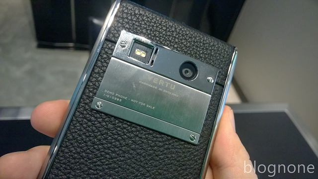 alt="Vertu Aster, Back Camera"