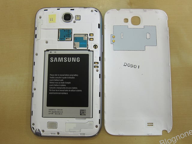 alt="Galaxy Note 2 Inside"