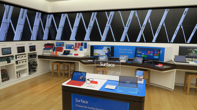 alt="Microsoft Store SF"