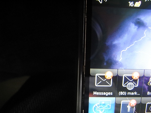 alt="BlackBerry Storm - Screen Gap"