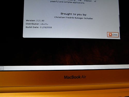 alt="Ubuntu 8.04a4 on MacBook Air"