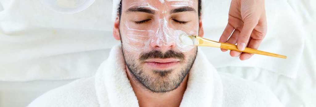 alt="Men's Facial Treatment in Bangkok"