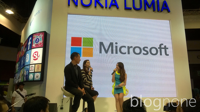 alt="Microsoft Mobile Thailand Executives on stage"