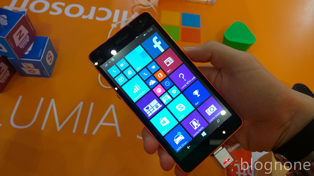 alt="Lumia 535, front"