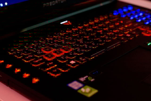 alt="photo-keyboard-full-light"