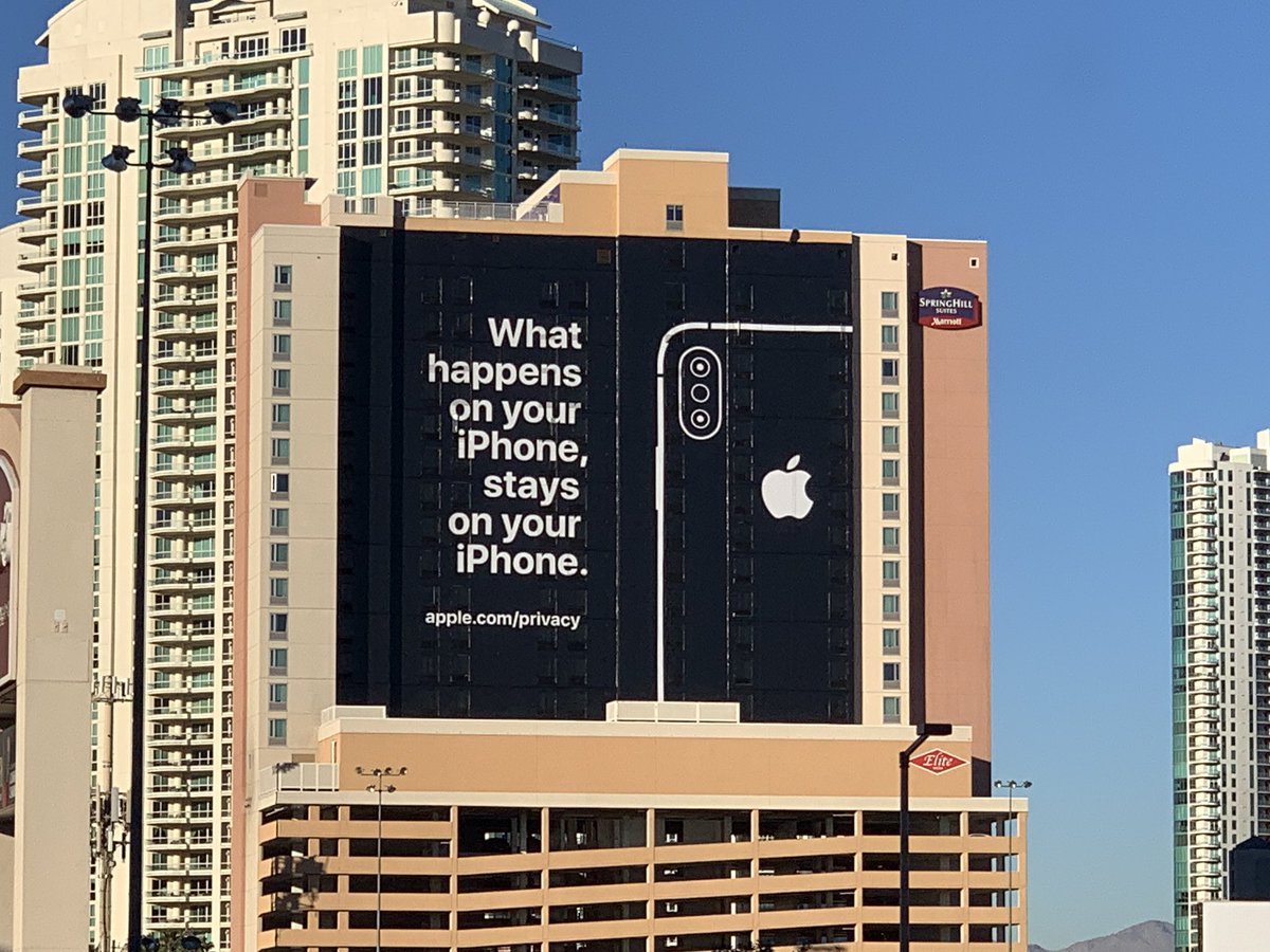 alt="iPhone"