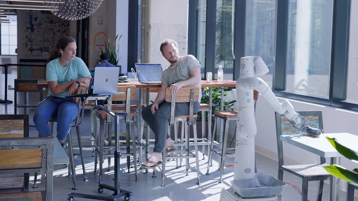 alt="Everyday Robots"