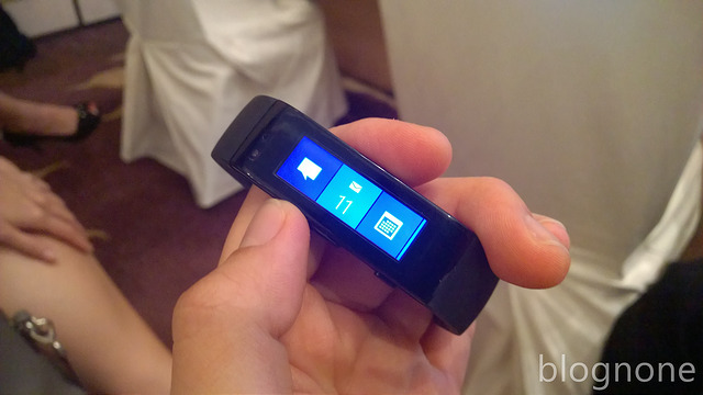 alt="UI and UX of Microsoft Band"