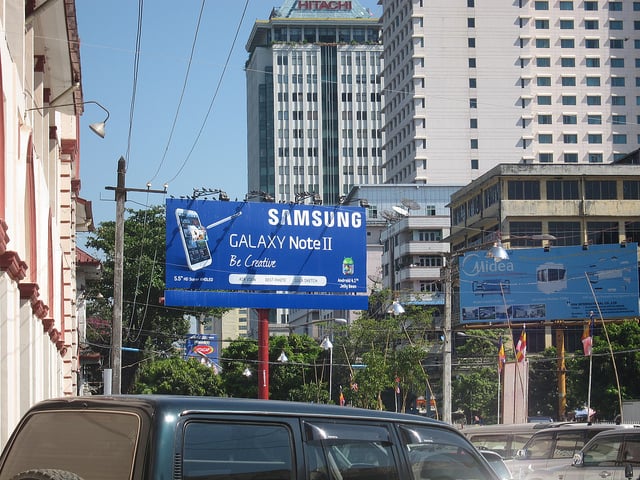 alt="Bogyoke Aung San Market"