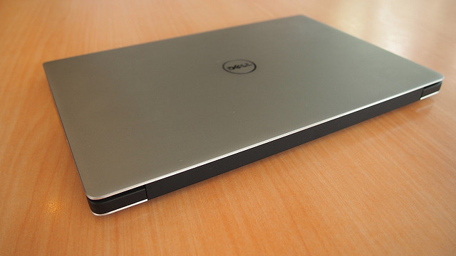 alt="Dell XPS 13"